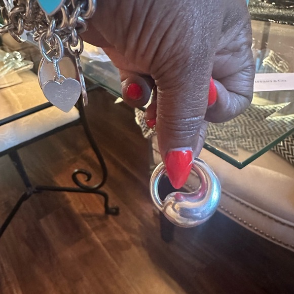 Tiffany & Co Eternal Circle
Infinity Pendant Extra Large - Picture 10 of 10